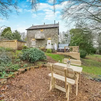The B Hive At Buckstone House