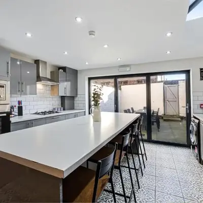 Thirlmere House - Air Host & Stay - 5 Bedrooms