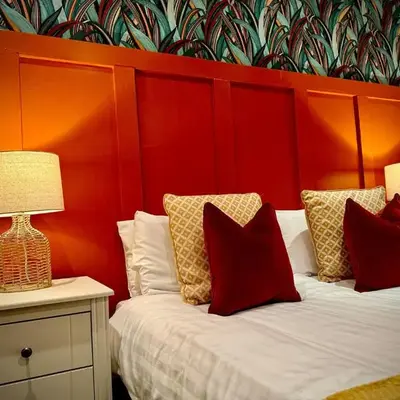 Sleeps10-Parking-Garden-HotTub-PetFriendly