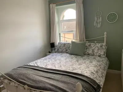 a bedroom with a bed in a room with a window at Cottage Apartment Near Lancaster University in Galgate