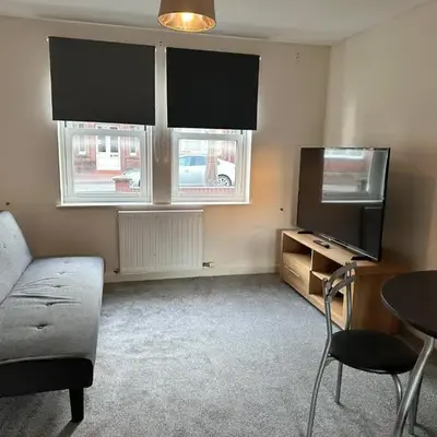 House - Sleeps 12 - Parking - WiFi