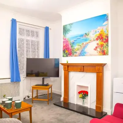 Lucky Home 7 - Ideal for Trade & Family - 2 Bedrooms - 2 Beds - Max 4 Guests - Close to BAE