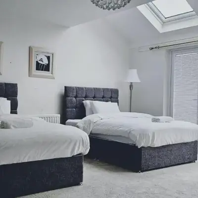 House - Sleeps 11 - Parking - Station Close