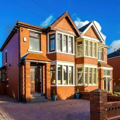 4 Bed House Relocators Trades and long stays