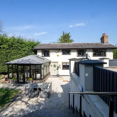 Rainbow Cottage Spacious Detached Home