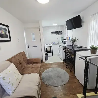 Flat 5 min From Stadium