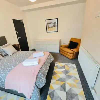 Room 1 Shared House in L7