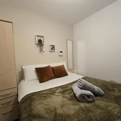 Room 2 Shared House in L7