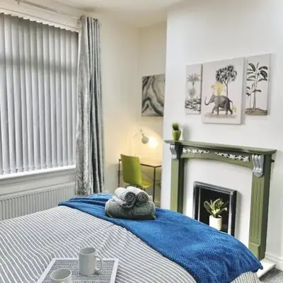Ideal 3 bed pay-as-you-stay home in Wigan sleeps 6