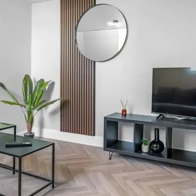 St George's Quarter Stay - Modern City Centre Duplex - Perfect for Business & Leisure - FREE PARKING - WiFi Included - Close to transport links