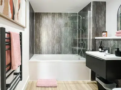 a bathroom with a bath tub and a sink at Oriel Suite - Central - Contractors - 6 Beds in Liverpool