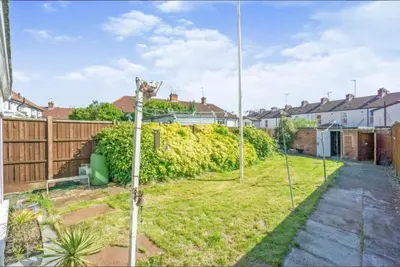 a garden with a fence and a pole at Surrey Street Retreat in Wallasey