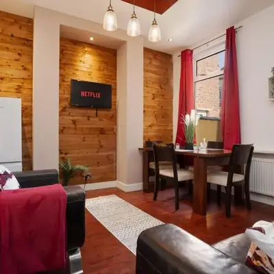 5-Bedroom House Long Stays Contractors Liverpool Hinkley Homes