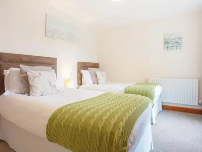 two beds in a hotel room with two at The Pepperpot - Uk49156 in Silverdale
