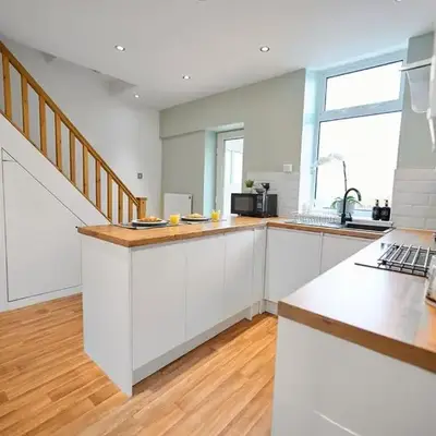 2 Bedroom House- Contractors - Families - Sleeps 4