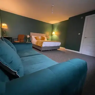 Three-Bedroom Superior Apartment - Sleeps 6