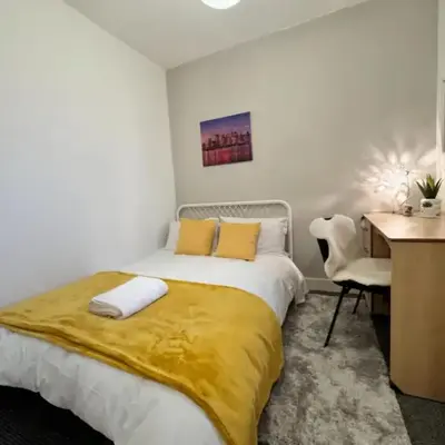 Room 5 Shared House in L6
