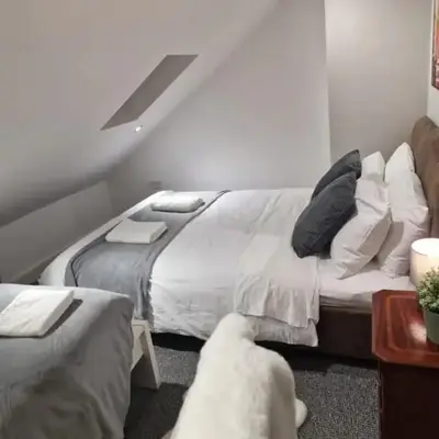 Room 6 Shared House in L6