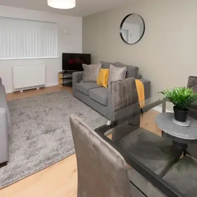 Central 3 Bedroom Flat w Parking