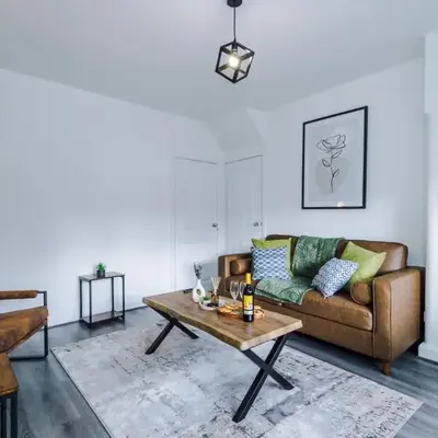 Acacia Lodge Retreat - Beautiful & Modern 3-BR with Wi-Fi by Parydise Properties
