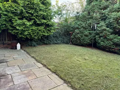 a yard with a garden with a lawn sidx sidx sidx sidx at Quiet times away from city noise, but not too far! in Skelmersdale