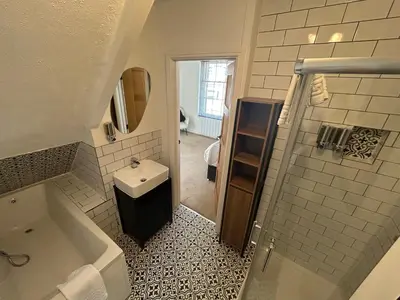 a bathroom with a sink and a tub and a toilet at The Hideaway - 2-Bedroom Apartment with outdoor terrace & free parking in Lancaster
