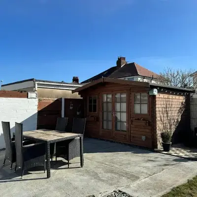 Beachside Home-Pizza Oven & Bar Close To Beach and Town