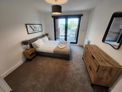 a bedroom with a bed and a window at Modern & Bright 2 Bedroom Apartment in Liverpool in Liverpool