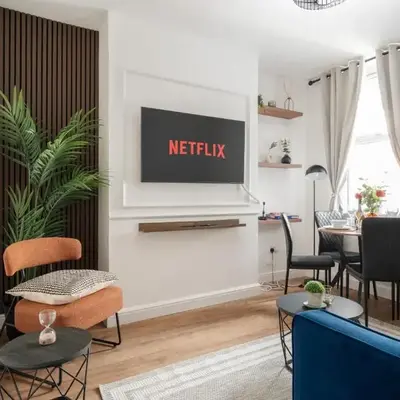 Modern 4bedroom City Home Near LFC