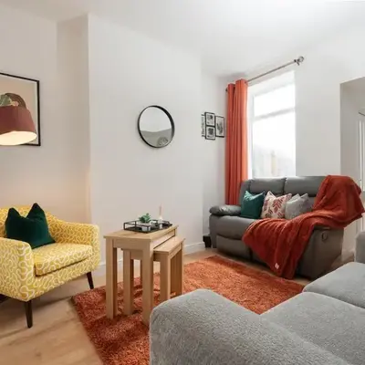 Entire 4 Bedroom house in Bootle Liverpool-Ideal for contractors