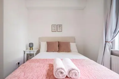 a bedroom with a bed with towels on it at Modern London stay near Nothing Hill in Hoghton