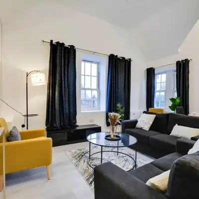 Wigan - Apartment - Sleeps 6 - Parking