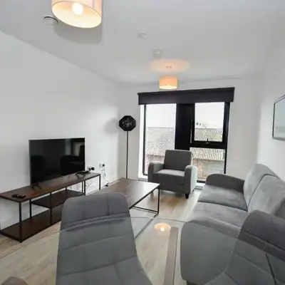 Bright & Spacious 2 Bed Apartment in Liverpool