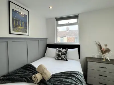 a bedroom with a bed and a window at 6B 3Bath - Free Parking - TVs In EVERY Room in Liverpool
