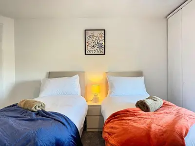 two beds sitting next to each other in a room at Coastal 2 Bathroom Apartment, Free Parking in Moreton