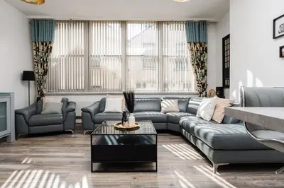 a living room with a couch and a table at Castle St Steps to Ivy Washer Pet-Friendly in Liverpool