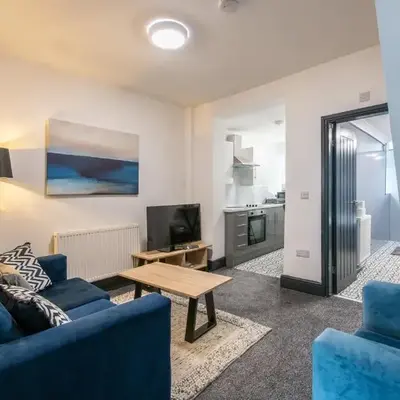 Prime Location! 3-Bedroom House Near Anfield & Goodison Park