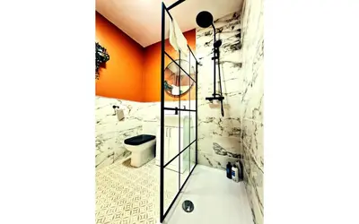 a bathroom with a shower and a toilet at Lodginet Stays - County Heights - 2BR Flat 3 in Liverpool