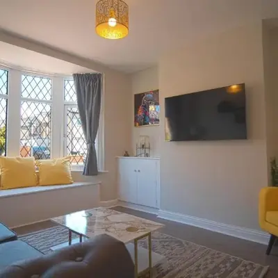 Spacious 3-Bed Home - Central Blackpool
