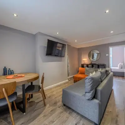 Stunning 2 Bedroom 6 Guest Flat by Anfield Stadium