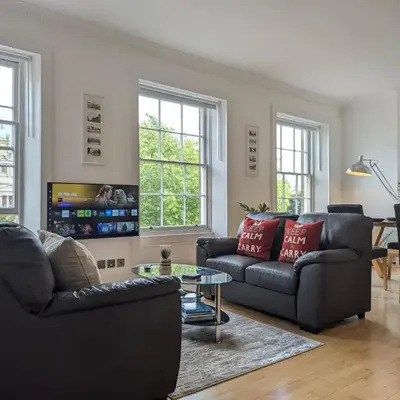 Elegant Apartment in Hamilton Square Free Parking