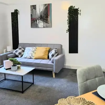 Comfortable 3BR - Sleeps 5 - Fast WiFi -Parking
