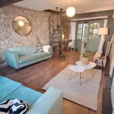 Historic 1629 May Cottage with Hot Tub