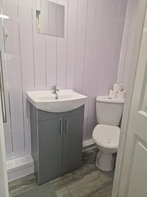 a bathroom with a sink and a toilet at Desto lodge in liverpool in Liverpool