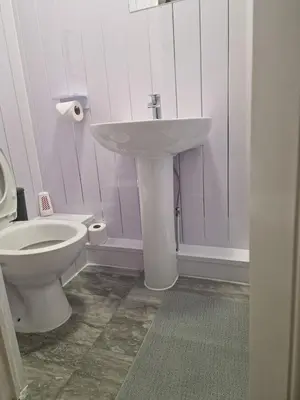 a bathroom with a white sink and a toilet at Desto lodge in liverpool in Liverpool