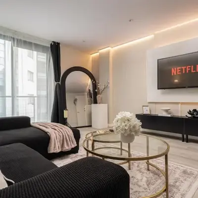 Luxury Liverpool City Centre Apartment with Balcony