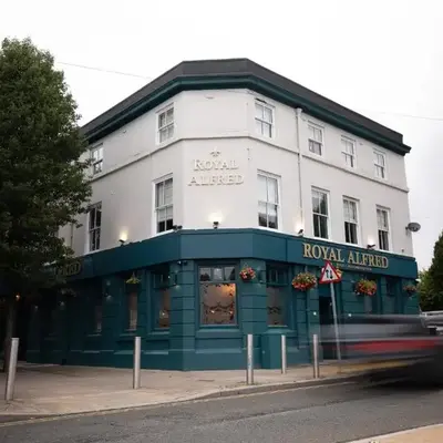 The Royal Alfred - Opposite Central Train Station