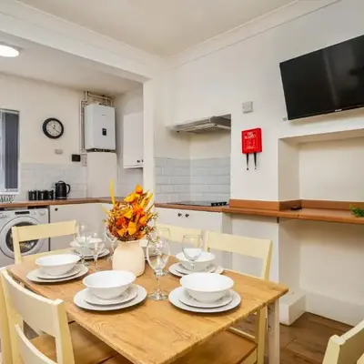 Birkenhead Haven - Sleeps 14 - Family and Group Stay