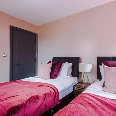Modern 2BR near Wigan Town Centre