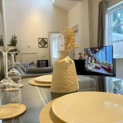 Valentinez Properties - Apart Hotel with a garden in Liverpool